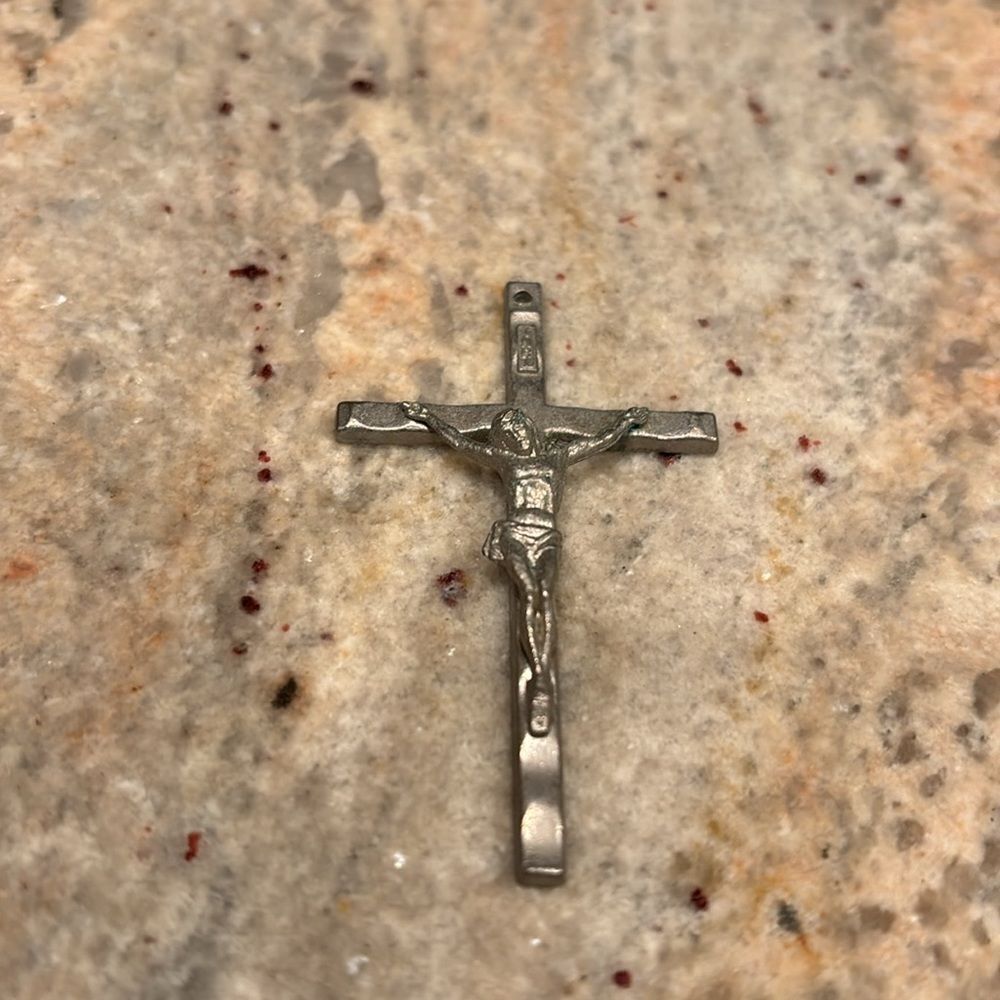Silver Cross. It Doesn't Come With A Chain - image 3